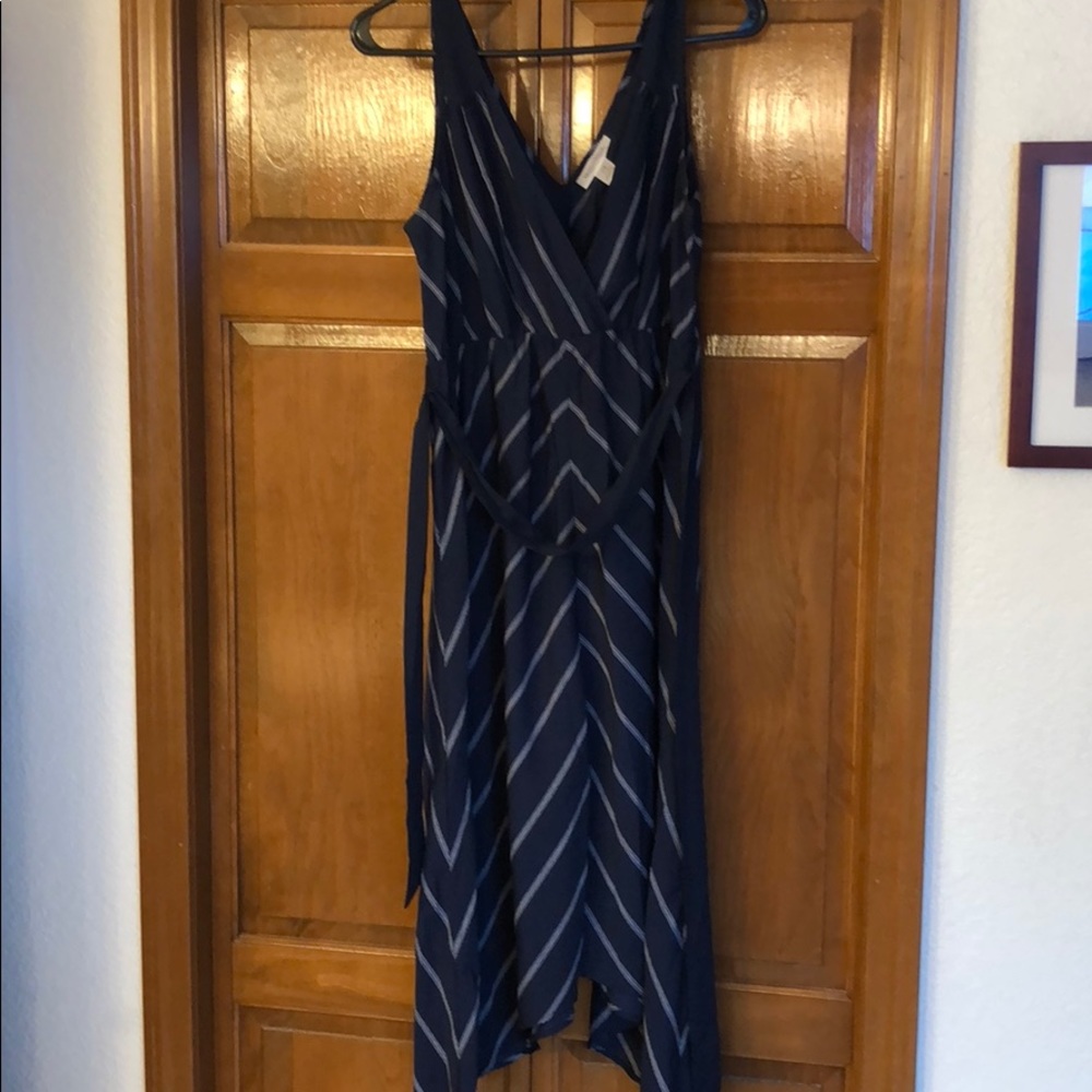 Sleeveless maternity dress
